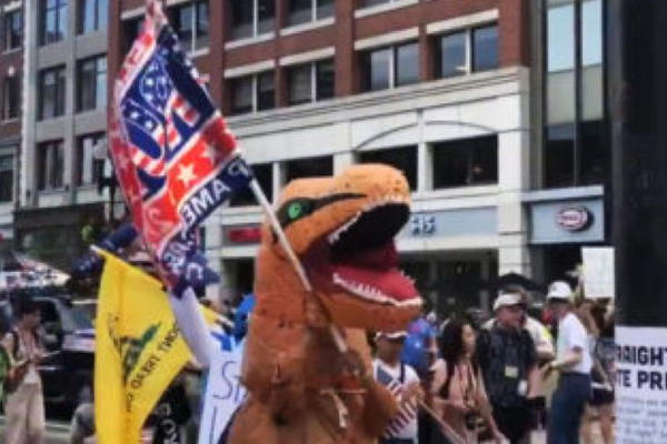 GEJEVI PONIZILI TRAMPOVE DESNIČARE: Propala prva PARADA STREJT PONOSA u BOSTONU, rasterali je KONTRAMITINGAŠI!