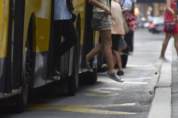 "SRAMNO SE BRANIO! DOKLE VIŠE DA STREPIM DA ĆE NEKO DA ME UZNEMIRAVA?" Manijak u autobusu spopadao devojke (FOTO)