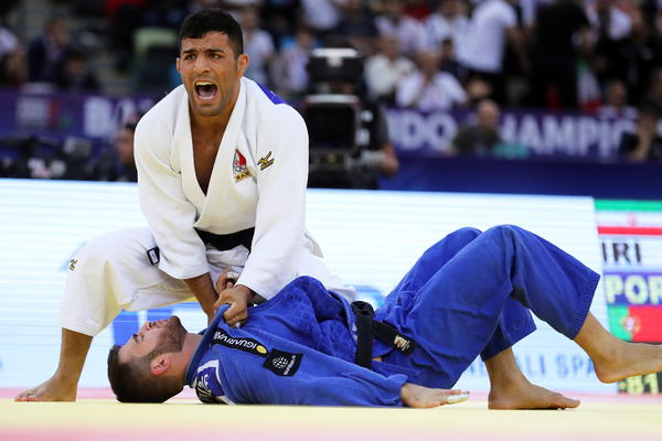 NAREDILI MU DA IZGUBI OD IZRAELCA, PA MU SE ŽIVOT PRETVORIO U PAKAO: Specijalci su upali u kuću njegovih roditelja!