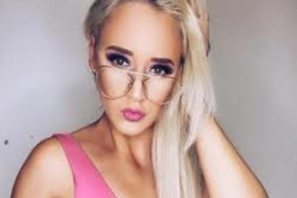 ZVEZDA FILMOVA ZA ODRASLE ŠOKIRALA SVOJE FANOVE: Odlučila je da se PORODI pred KAMERAMA i sve to PRENOSI UŽIVO