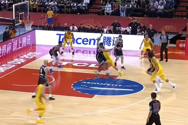 NAJVEĆA LUDNICA U KINI: Brazilci Ace Trice u poslednjim sekundama srušili Janisa i drugove!