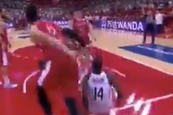 PAKAO ZA AMERE: Zvezda tima se povredila u završnici meča sa Turskom!