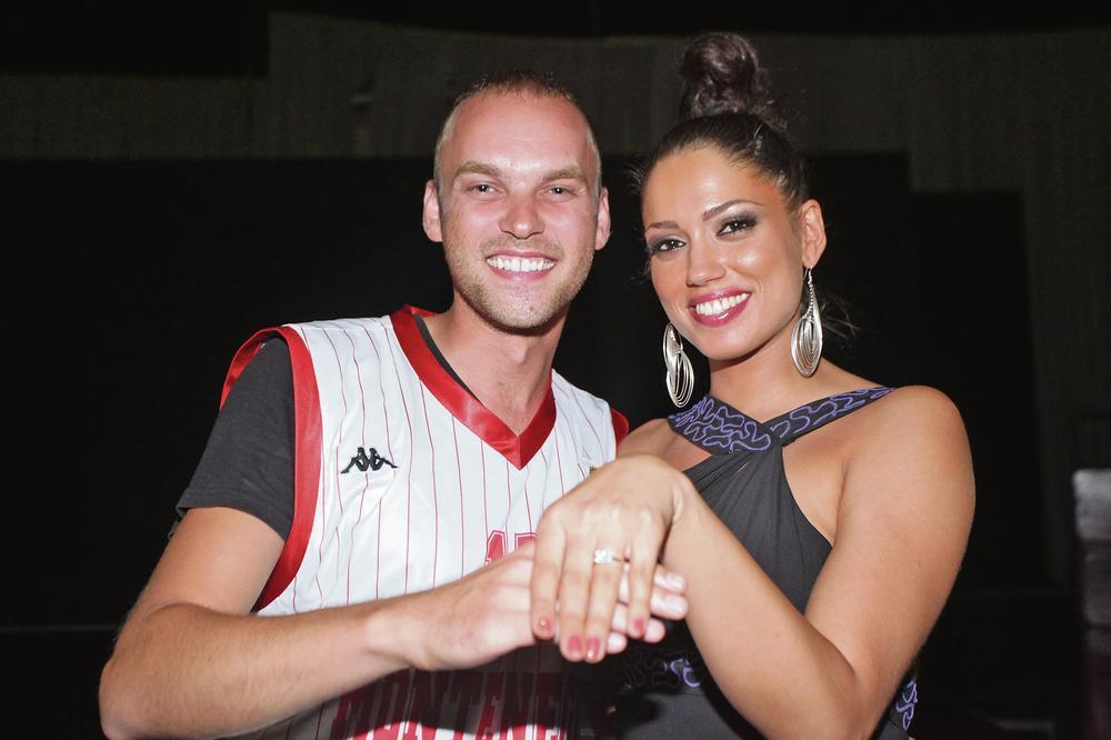 PRE 6 GODINA NA BADNJE VEČE SE RAZVEO! Srpska LEPOTICA ostavila PEVAČA zbog SENDVIČA, on sada priznao: Teško mi je