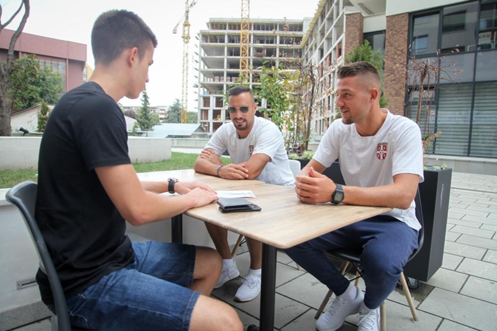 CELA JE NACIJA REPREZENTACIJA: Orlovi delili karte građanima, od vrata do vrata! Navijači nisu krili oduševljenje!