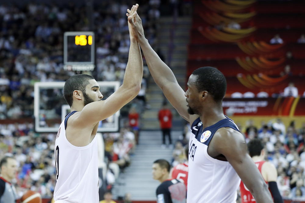 Džejson Tejtum i Harison Barns teško mogu da zaustave srpske centre