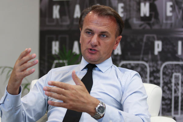 OSTOJA, OD KLUBA SA DUGOVIMA, STVORIO SI TIM KOJI SE NE PLAŠI NIKOGA! Partizanu stigla čestitka na pobedi u derbiju