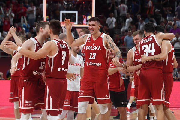 POLJSKA JE TOTALNI HIT MUNDOBASKETA: Trojkama srušili Ruse! Moguć duel sa Srbijom u četvrtfinalu!