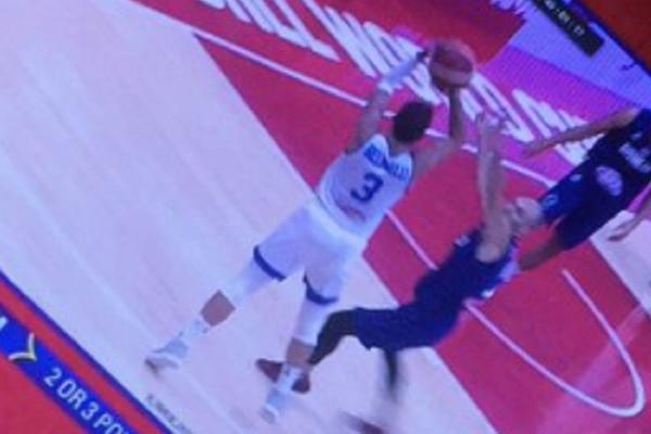 SUDIJA POKRAO SRBIJU NA MEČU SA ITALIJOM: Neverovatan propust arbitara, ovo se ne sudi ni u 5. ligi!