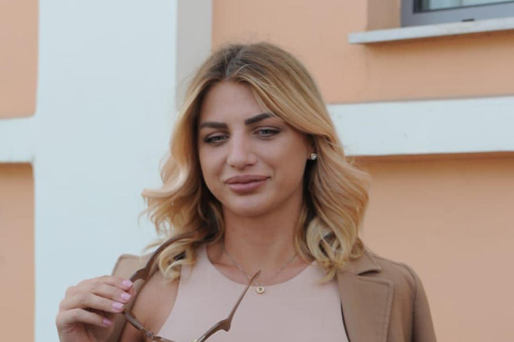 FRIZERKA BUJNOG POPRSJA S TUŽNOM ŽIVOTNOM PRIČOM ULAZI U ZADRUGU: Došla na pregled, pa odmah POKAZALA PREVIŠE!