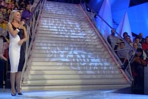 POZNATA PEVAČICA SE UDALA, ČESTITKE KOLEGA IZOSTALE! Prozivali je da se udala za dedu: Zabolelo me je,ima 45 godina