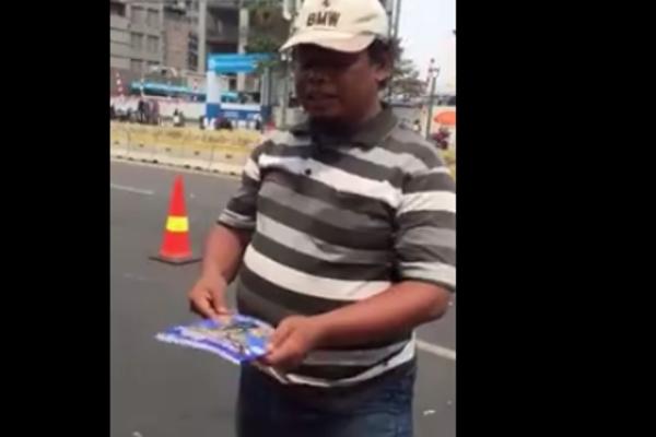 OVAKAV MAGIČNI TRIK JOŠ NISTE VIDELI! U ruci je držao praznu knjigu, a onda izveo PRAVU MAGIJU (VIDEO)