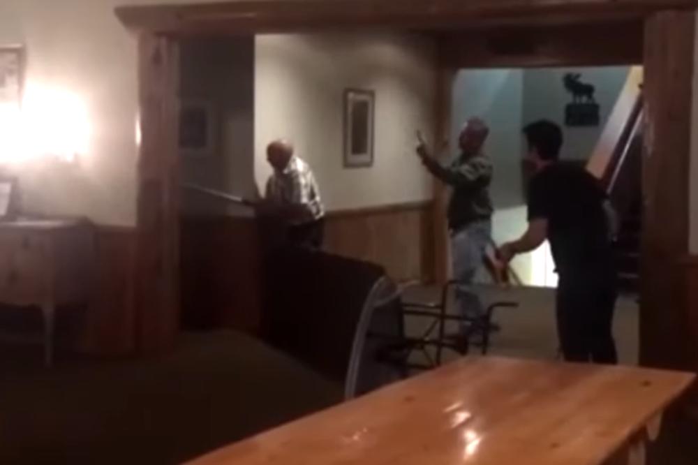 ČULI SU ČUDNU BUKU IZ TOALETA HOTELA: Radnici su bili ZAPANJENI kada su videli šta je unutra (VIDEO)