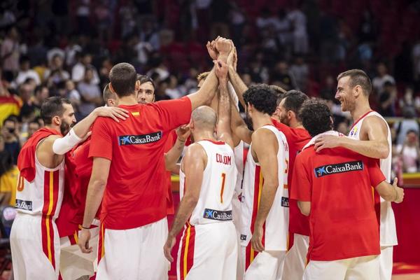 ŠPANCI U GADNOM PROBLEMU PRED MEČ SA SRBIJOM: Jednom od najvažnijih igrača stradao zglob!