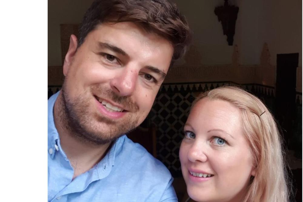 IMAO ODNOSE SA SUPRUGOM, A ONDA JOJ JE REKAO DA ZATVORI OČI: Tada je uradio nešto što je zauvek promenilo sve