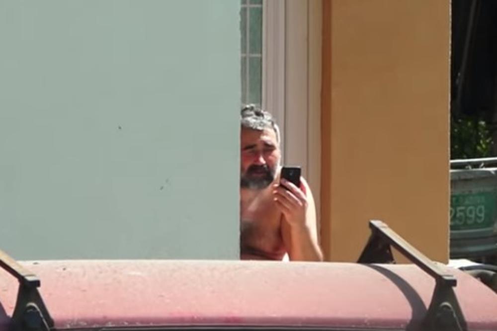 MIKI ĐURIČIĆ PROVIRIO IZ PORODIČNE KUĆE: Pčelar ne mrda iz dvorišta, ovako PROVODI DANE! Haos u njegovom DVORIŠTU