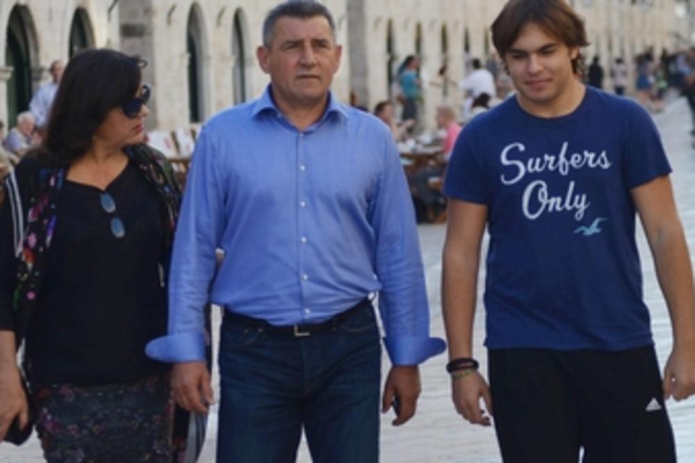 OVO JE SIN ANTE GOTOVINE: Odrastao je BEZ OCA, a jedna stvar ga POSEBNO izdvaja od NJEGOVIH VRŠNJAKA