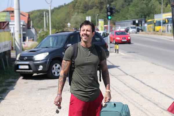 GDE SI BRE POŠAO S TAKVIM NOGAMA?! Kad se Filip Đukić pojavio u KARANTINU, svi su BLENULI u njega! (FOTO)