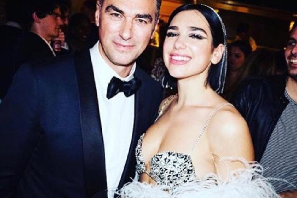 DUA LIPA JE IGRALA ŠOTU U ALBANSKOJ ZASTAVI: Kad vidite kako joj IZGLEDA TATA, oprostićete joj sve! (VIDEO)
