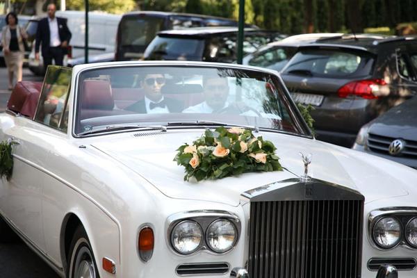 PIŽON DANAS UDAJE ĆERKU, OD LUKSUZA SVE PRŠTI: Ivona i Miloš se dovezli u PRESKUPOJ LIMUZINI, a zvanice SAMO VIP!