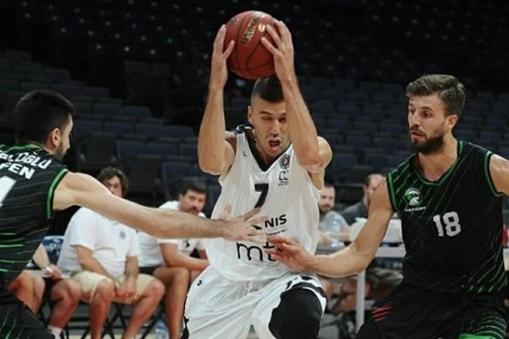 JEDAN DETALJ ZA POSEBNU RADOST GROBARA: Partizan razbio Darušafaku u Areni!