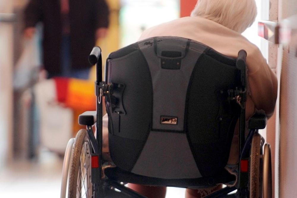 MUŠKARAC IZ KRUŠEVCA POKUŠAO DA OBLJUBI NEPOKRETNU STARICU (73): Pipao ju je po INTIMNIM DELOVIMA!