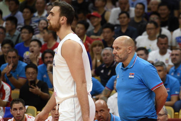 TRZAVICE U SRBIJI - MILUTINOV SE NALJUTIO NA SAIGRAČE? Detalj sa utakmice protiv Portorika o kojem se priča!