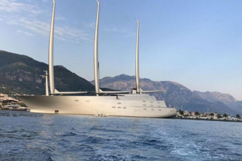 U BOKU UPLOVILA BRUTALNA JAHTA: Izgleda baš NEOBIČNO, jako je skupa, a evo ko je VLASNIK