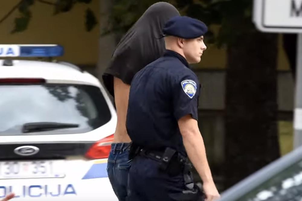NEREALNA SCENA U OSIJEKU, ZATVORENA ULICA: Muškarac bacao stvari sa balkona na policijske službenike, pretio BOMBOM