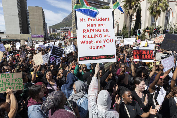 ŽENE JUŽNE AFRIKE ZAHTEVAJU VANREDNO STANJE ZBOG FEMICIDA: Studentkinju ubili u pošti, bokserku upucao policajac