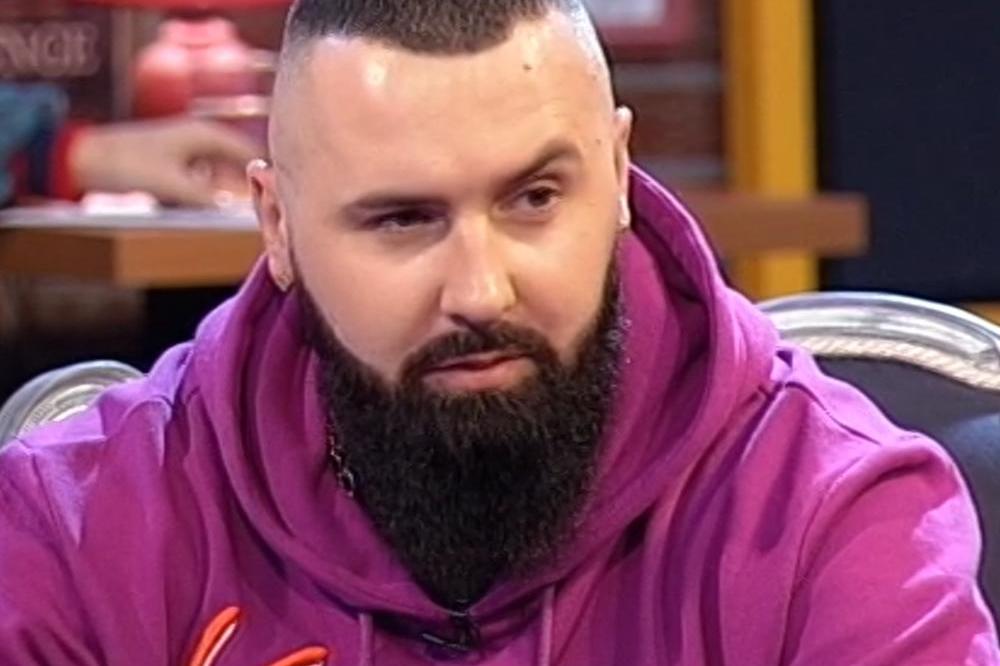 LJUDI MOJI PA OVO JE JEZIVO: Jala Brat prvi put pokazao svog oca, KOMIRAĆETE SE KADA VIDITE KAKAV JE! (FOTO)