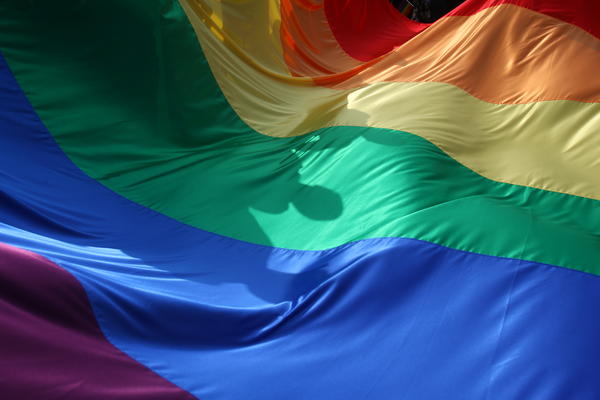 UHAPŠENO 67 OSOBA LGBT POPULACIJE: Policija je upala u bar i odvela ih u ZATVOR!