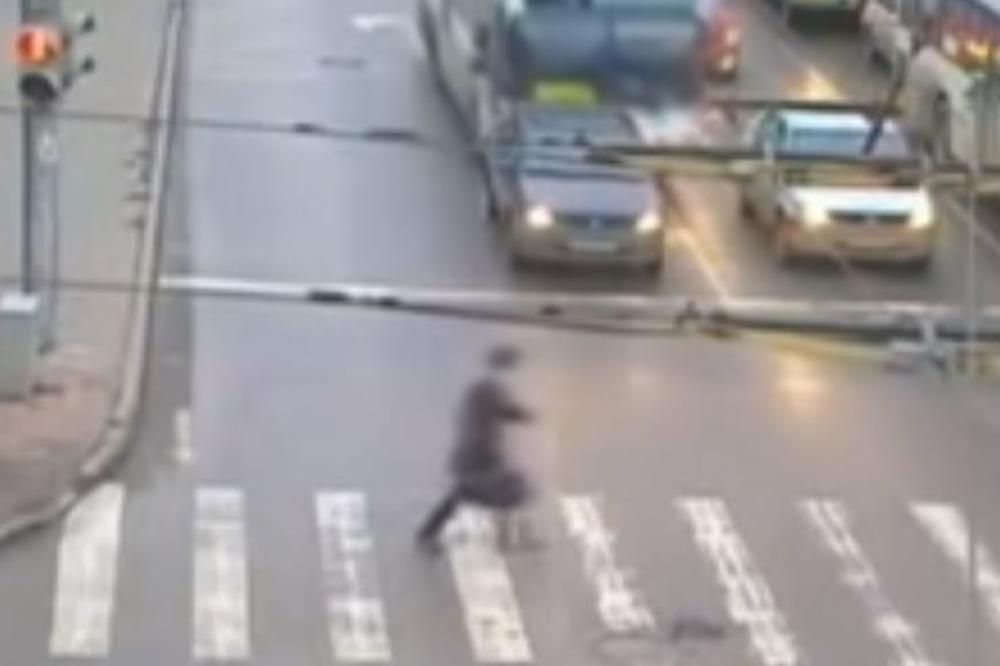 PORŠEOM POKOSIO PEŠAKE I UBIO BEBU: Četvoro mrtvih u Berlinu