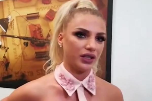 ŽIVOTNA PRIČA OVE ZADRUGARKE SLAMA SRCA: Ostavljena je u DOMU za nezbrinutu decu, a MAJKU nije stigla ni da upozna!