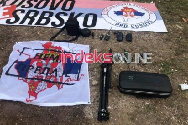 ČESI HTELI DA PUSTE DRON SA NATPISOM KOSOVO JE SRBIJA NA UTAKMICI KOSOVO-ČEŠKA: Uhapšeno 8 navijača! (FOTO)