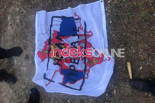 POLICIJA OKRUŽILA STADION U PRIŠTINI: Češki navijači im uterali strah u kosti zbog drona i srpskih zastava!