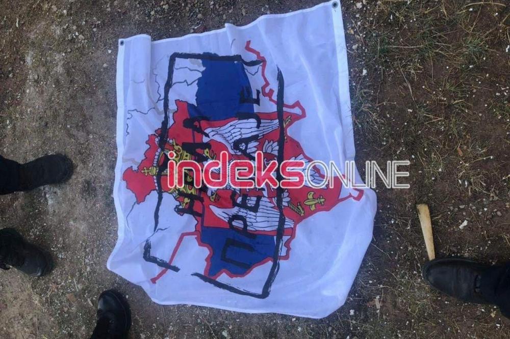 POLICIJA OKRUŽILA STADION U PRIŠTINI: Češki navijači im uterali strah u kosti zbog drona i srpskih zastava!