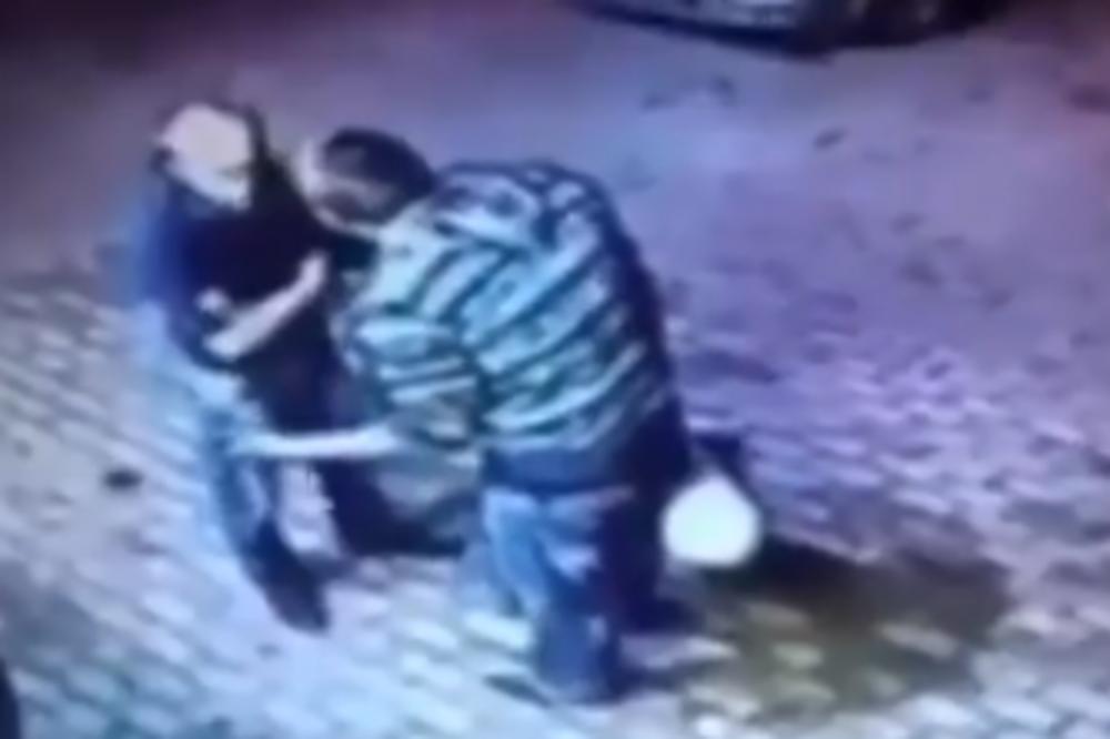 NAPALI SU MATOROG ČIČU BOKSERA: Malo posle toga LEŽALI SU NA ASFALTU POLUMRTVI! (VIDEO)