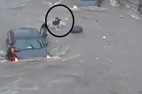 SNIMLJENA SMRT MLADE ODBOJKAŠICE (17): Htela je da pomogne zarobljenoj ženi, nekoliko sekundi kasnije je poginula!