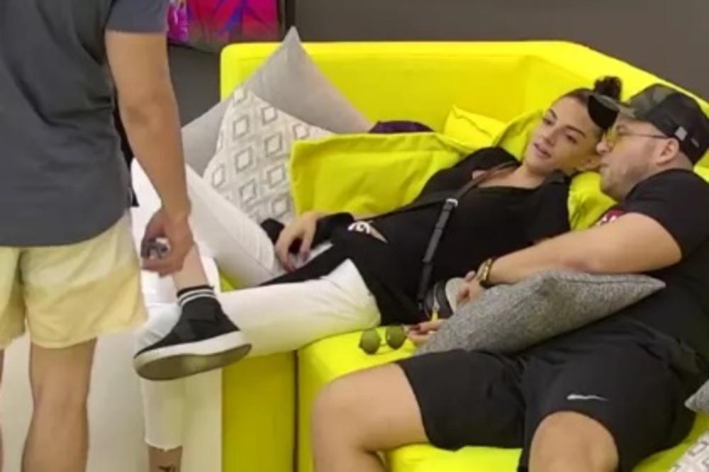 TARA SIMOV LJUBOMORIŠE PO KUĆI! Tomović je KULIRA, ona odlepila: Ne da mi da pušim, a on MUVAO juče 8 devojaka!