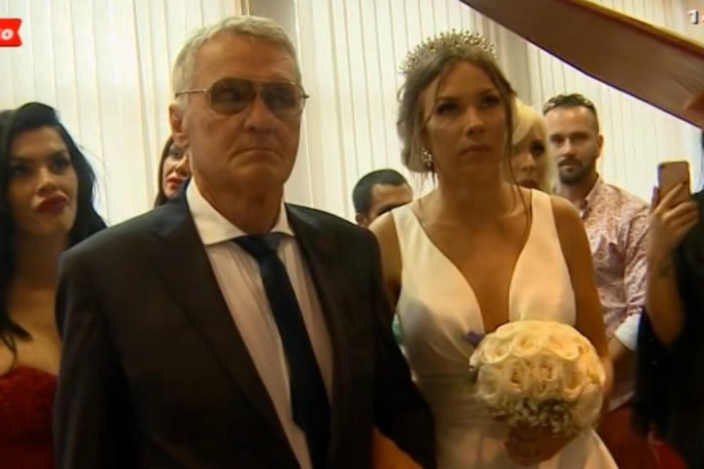 POVEO ĆERKU NA MORE? Milijana i čiča Milojko otišli na MEDENI MESEC u GRČKU, a svi komentarišu SAMO JEDNO