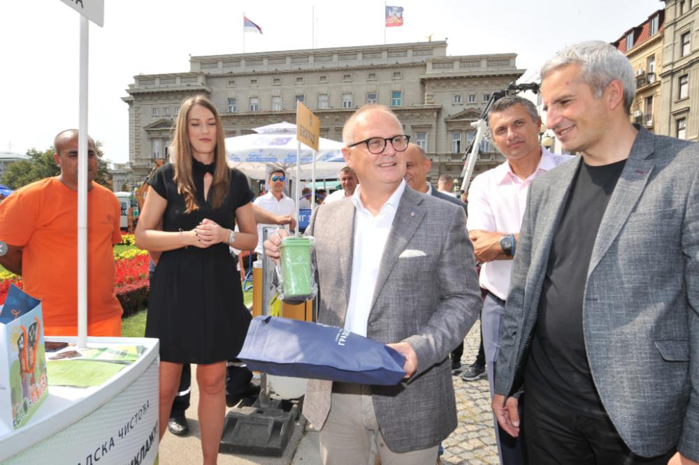 GORAN VESIĆ: Dan komunalne delatnosti je istorijski dan i momenat da se kaže hvala radnicima iz komunalnog sistema!