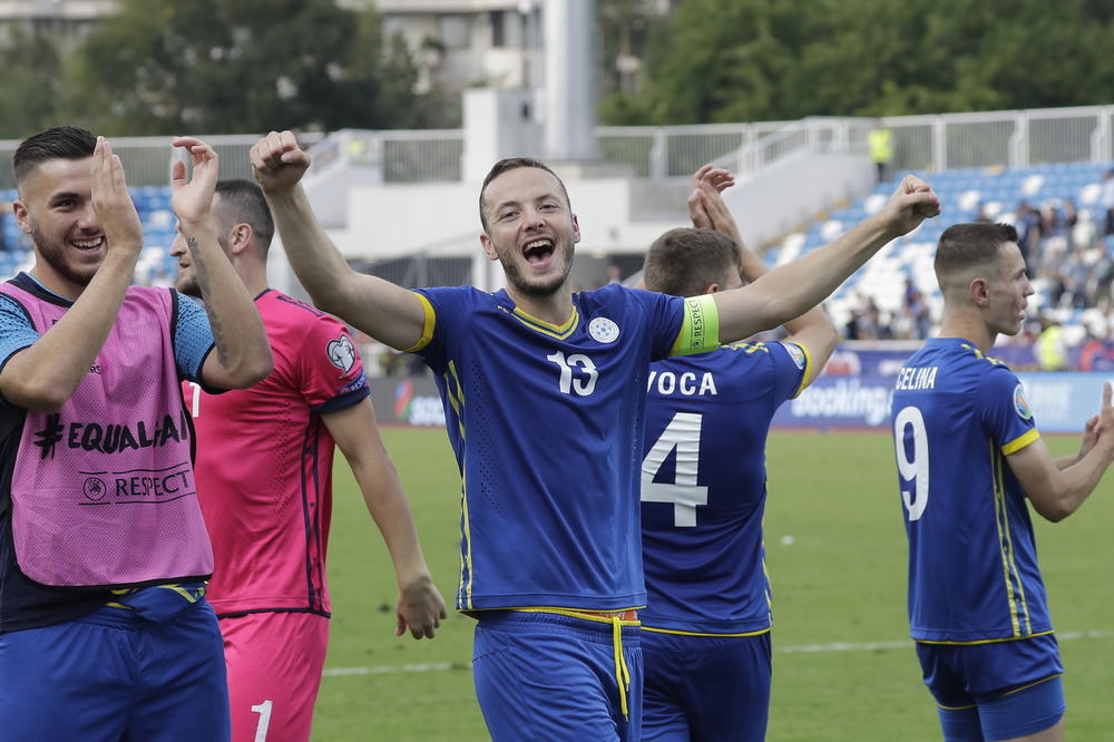 GLEDAMO I NE VERUJEMO: Da li je moguće da mediji sa Kosova ovako izveštavaju o pobedi nad Češkom?
