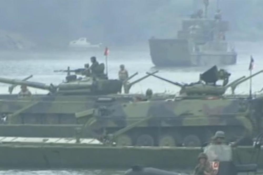 RUSI SE OPASNO PRIBLIŽILI AMERIMA: Poslali vojni brod na američki razarač, a onda je usledilo OVO!