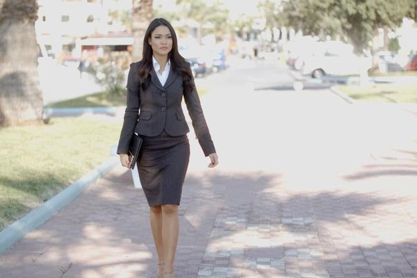 ŽELITE SAVRŠEN POSLOVNI STAJLING? Ovo su nezaobilazni jesenji komadi odeće koje treba da imate!