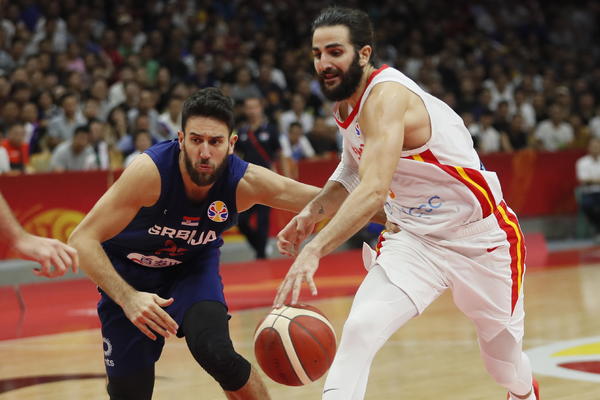 SAVLADALE GA EMOCIJE KADA JE POMENUO POKOJNU MAJKU: Zbog nje idem dalje svakog dana!