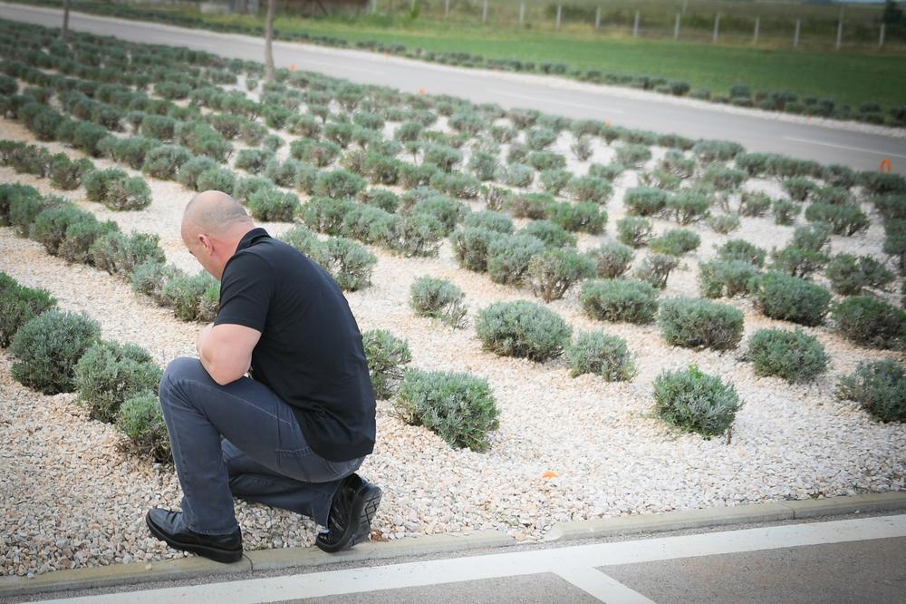 ŠTA LI TO SADI HARADINAJ? Zalivao je BILJKE i vozio se u ČUDNOM VOZILU, evo i ZAŠTO (FOTO)
