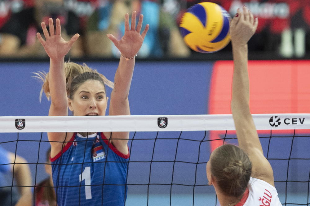 SERVISIMA NAS JE SPASILA SA IVICE PROPASTI: Ovo su reči junakinje Bjanke koja se umalo nije rasplakala usred izjave