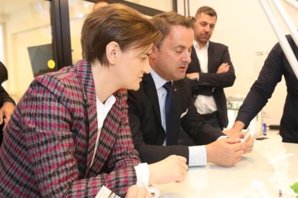 PREMIJERKA SA PARTNERKOM POSETILA LUKSEMBURG: Ugostio ih premijer sa svojim suprugom! (FOTO)
