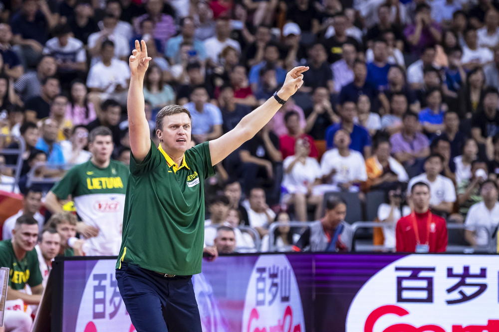 NAVIJAČI PSOVALI FIBA NA UTAKMICI, A ODLAZEĆI SELEKTOR IH PODRŽAO: Samo su rekli ono što većina nas misli!