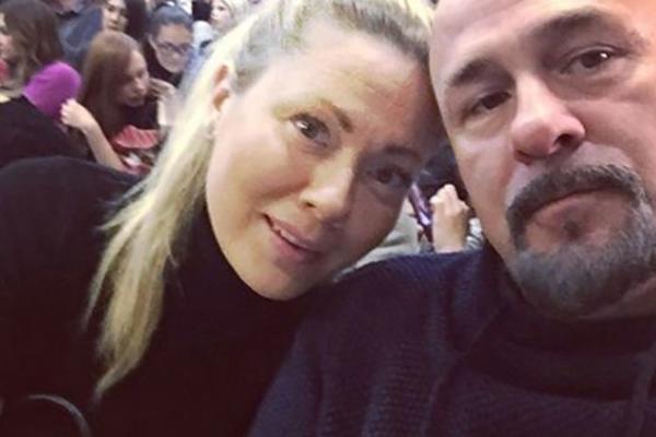 GRUOVIM SINOVIMA JE OVAKO SAOPŠTENO A ŽENA JE SAZNALA NA UŽASAN NAČIN: Tuga u porodici posle reperove smrti